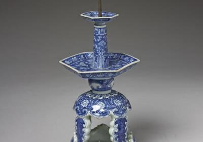 图片[3]-Candlestick with floral decoration in underglaze blue, Ming dynasty, Wanli reign (1573-1620)-China Archive